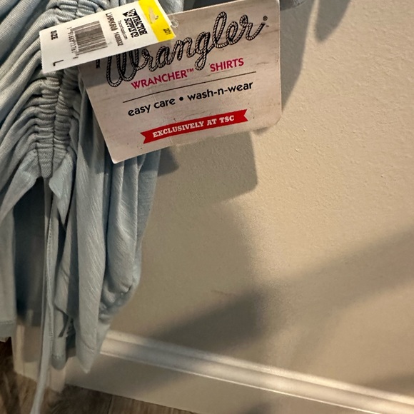Women’s large Wrangler pale blue blouse new with tags. - Picture 2 of 7